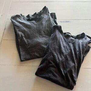 Travis Mathew Men’s Bundle of 2 V Neck Striped Black and Gray T Shirts Size XL